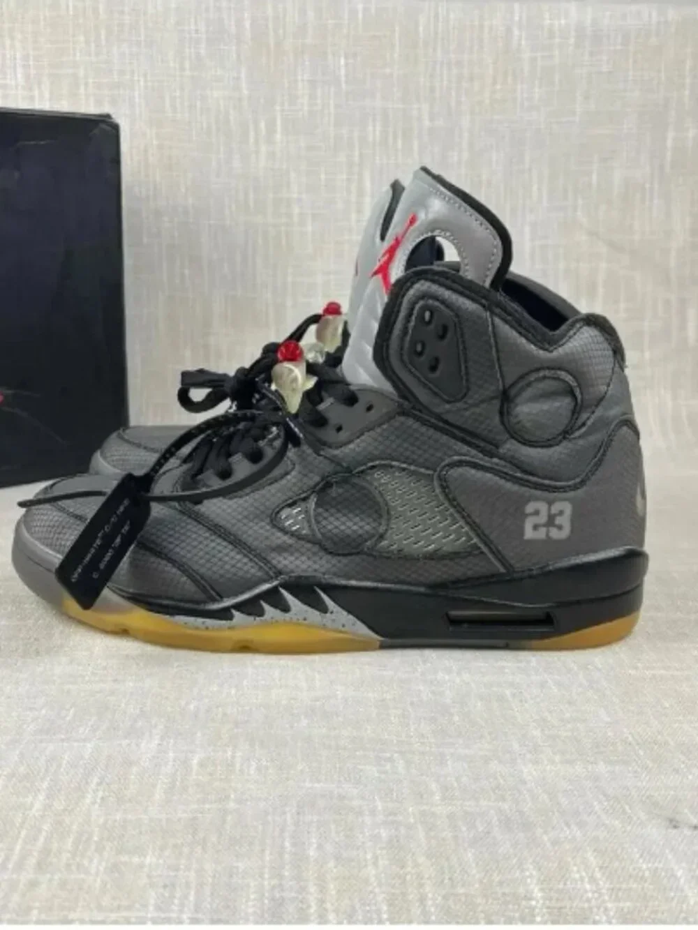 Air Jordan 5 x Off-White Retro Muslin
